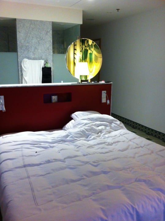 Bett HYPERION Hotel Dresden am Schloss
