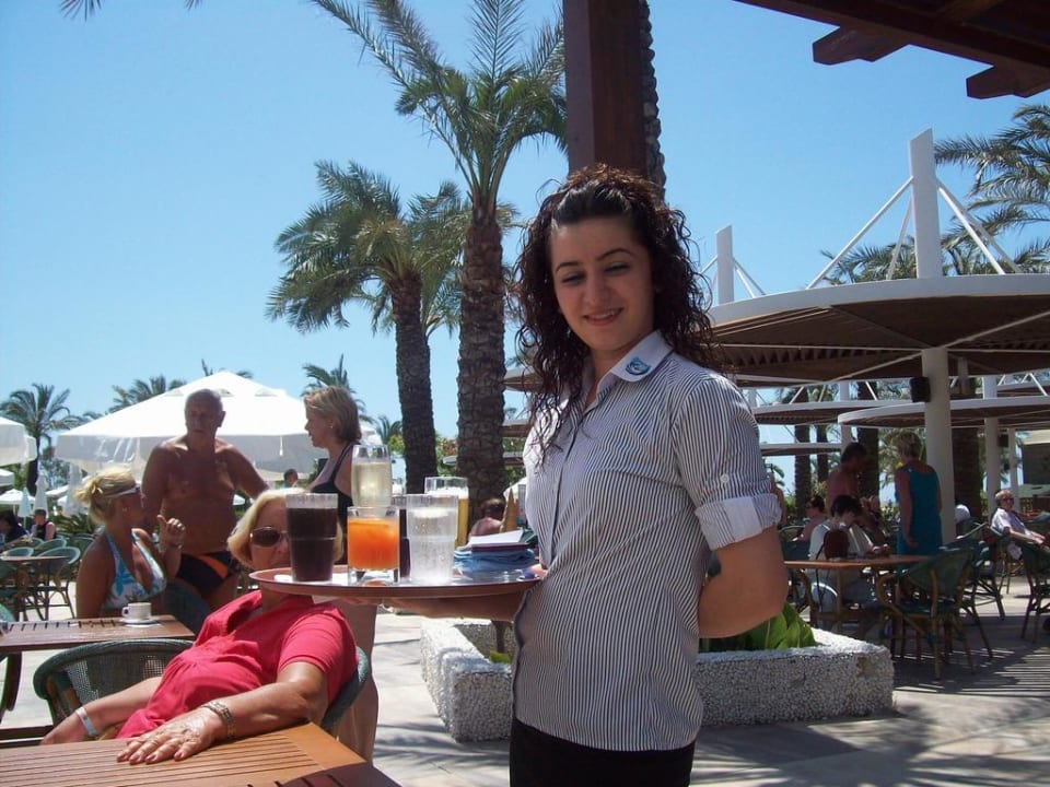 Nette Kellnerin Sunis Kumköy Beach Resort Hotel & Spa