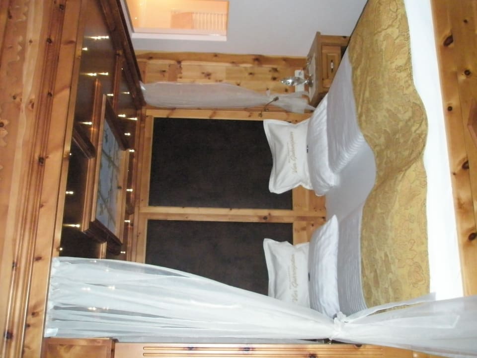 Himmelbett mit Sternenhimmel Wellnessresort Vier Jahreszeiten