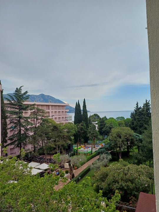 Gartenanlage Iberostar Waves Bellevue