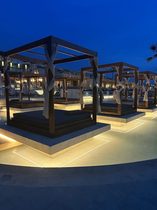 Pool The Royal Senses Resort, Curio Collection by Hilton