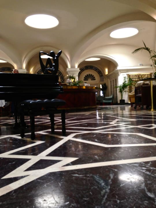 Piano in der Palm Court Lounge The Phoenicia Malta