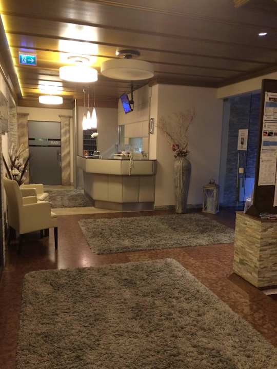 Ingang met receptie Hotel Feneberg