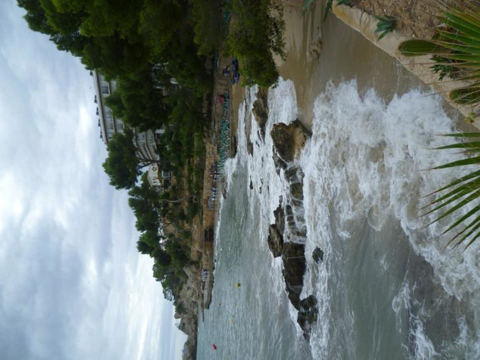Strand bei schlechtem Wetter Hotel Cala Fornells