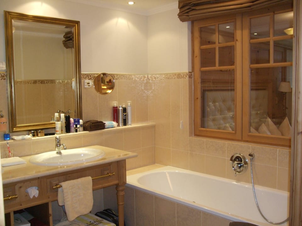 Bad mit Fenster zum Wohnbereich  Wohlfühlresort Peternhof