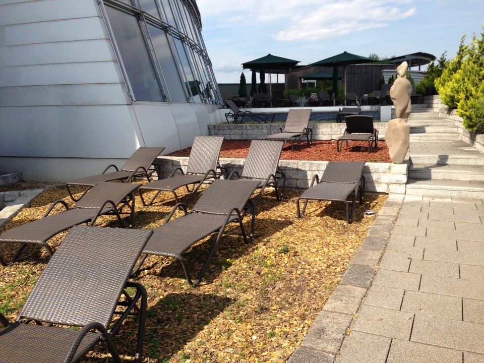 Liegestühle Four Points by Sheraton Panoramahaus Dornbirn