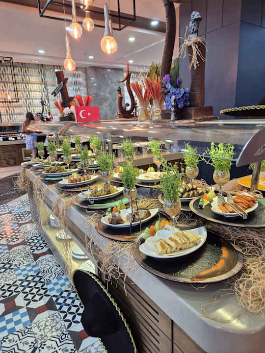 Gastro Saturn Palace Resort Hotel