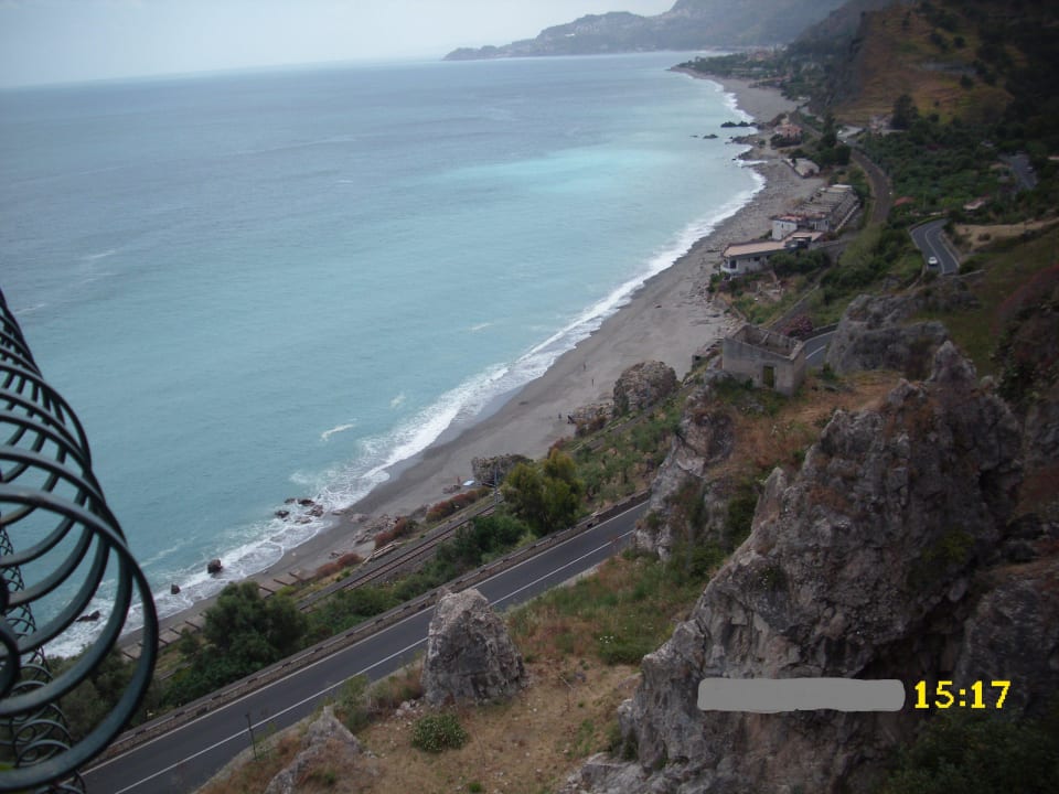 Blick auf den Hotel Strand Capo dei Greci Taormina Coast Resort Hotel & Spa