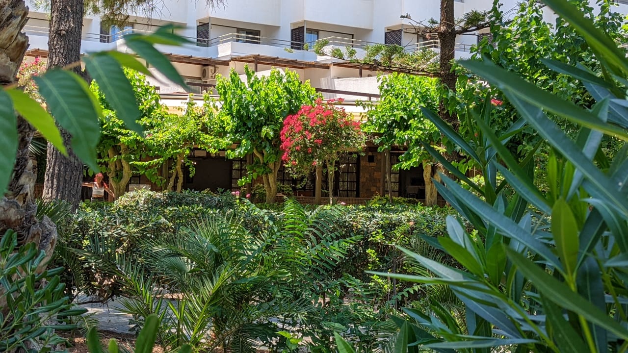 Gartenanlage Apollonia Beach Resort & Spa