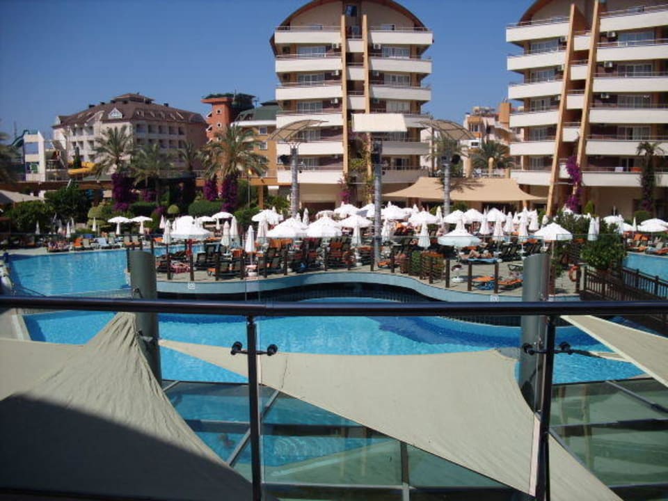 Hauptpool mit Sonnendeck Alaiye Resort & Spa