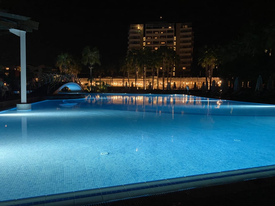 Pool Lara Barut Collection