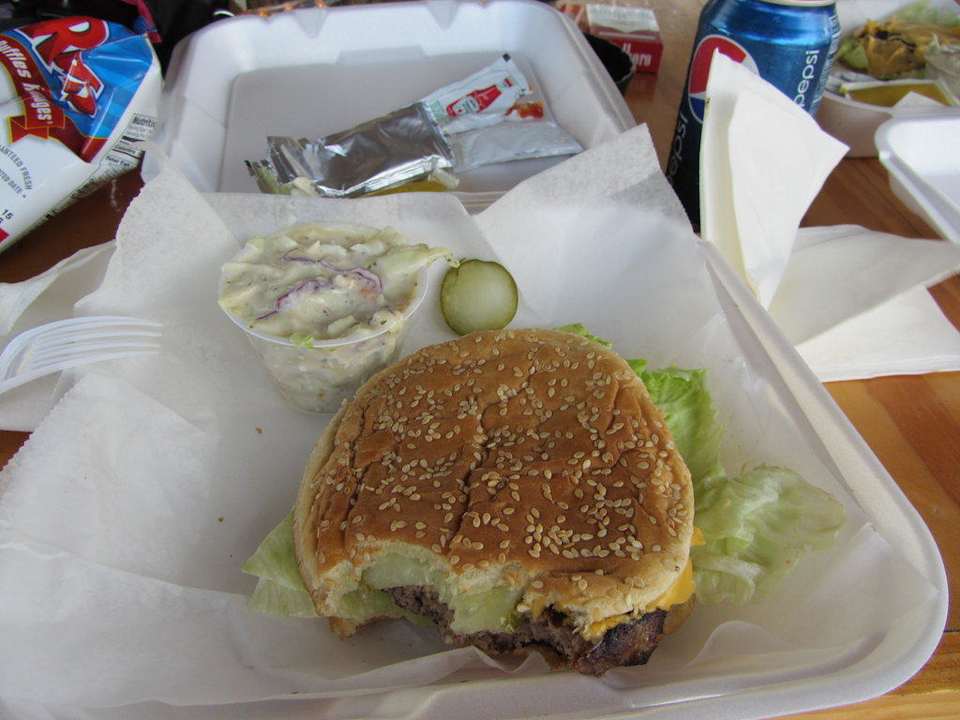 Essen von der Bar Hotel Outrigger Beach Resort