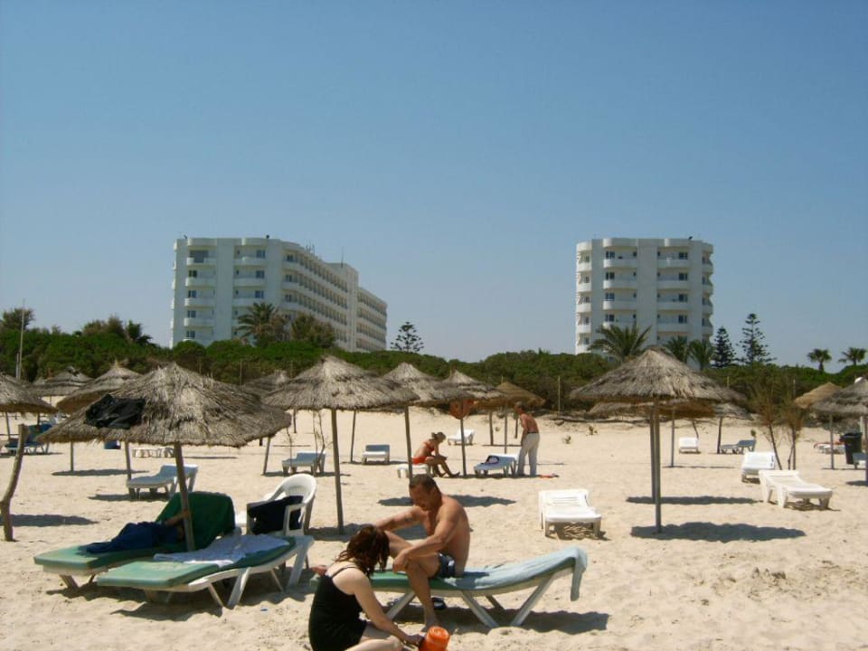 Hotel vom Starnd aus gesehen Sahara Beach Aquapark & Resort
