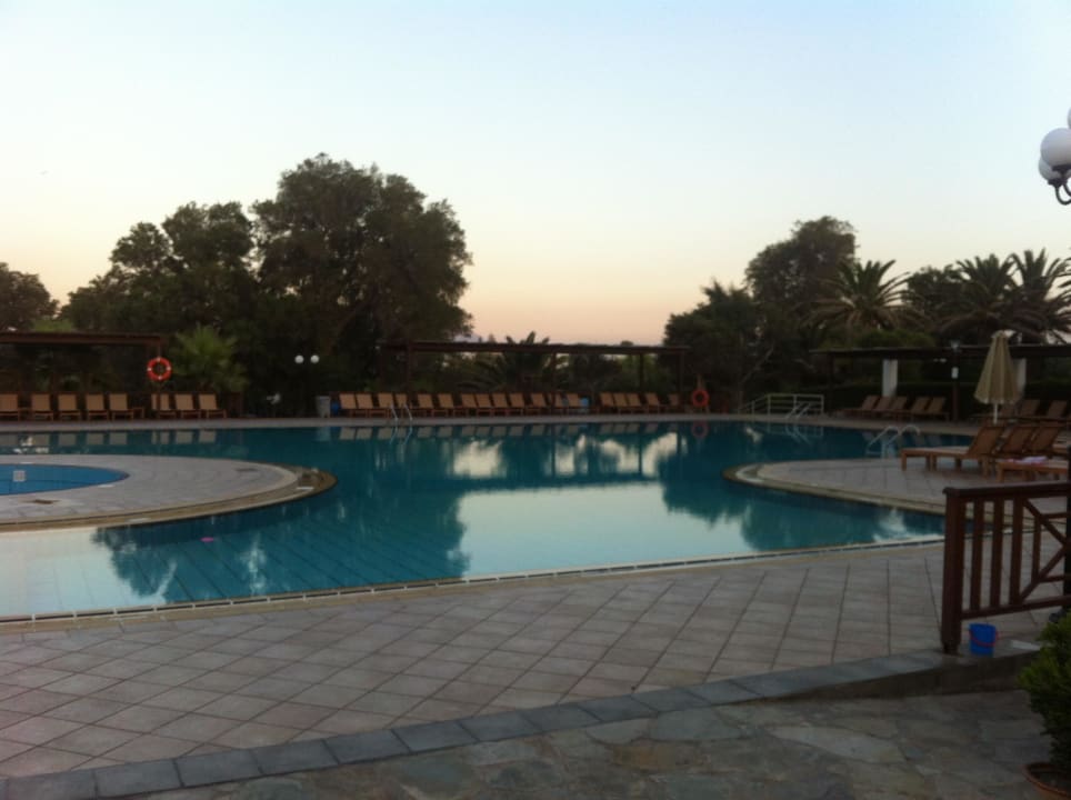 Meerwasserpool (bis zu 3,25m tief) Apollonia Beach Resort & Spa