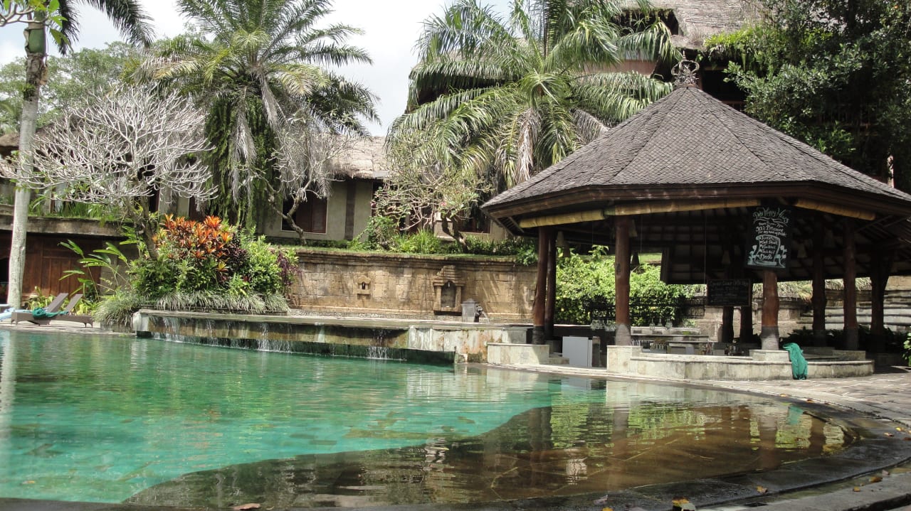 Pool mit Poolbar The Payogan Villa Resort & Spa