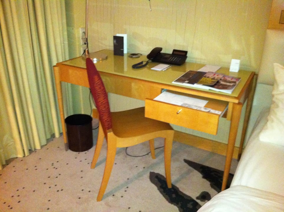 Schreibtisch Hotel Le Méridien München