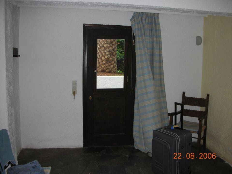 Kellerzimmer bei Tageslicht Marilena Hotel