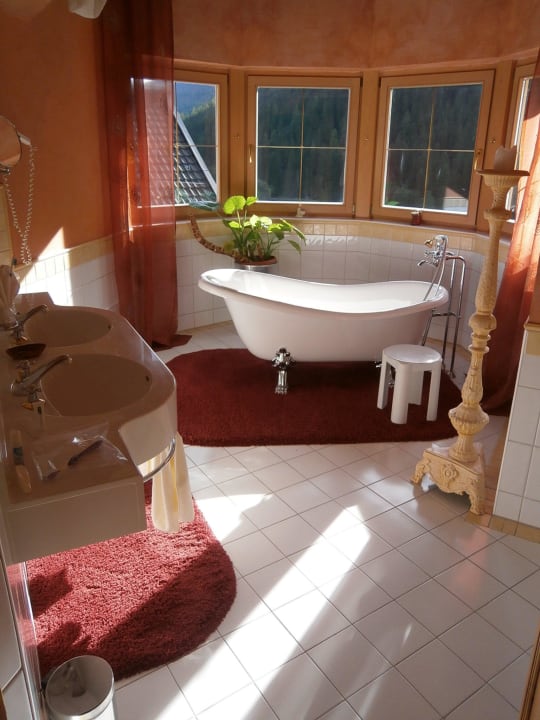 Traumsuite/Badezimmer Adler Inn Tyrol Mountain Resort superior