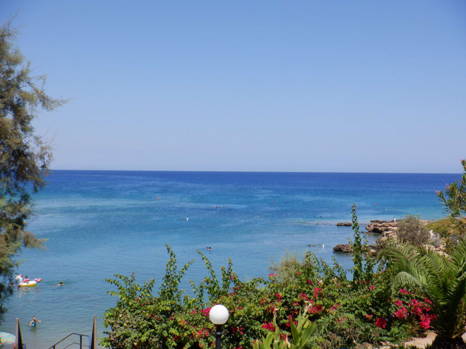 Strand Crystal Springs Beach Hotel