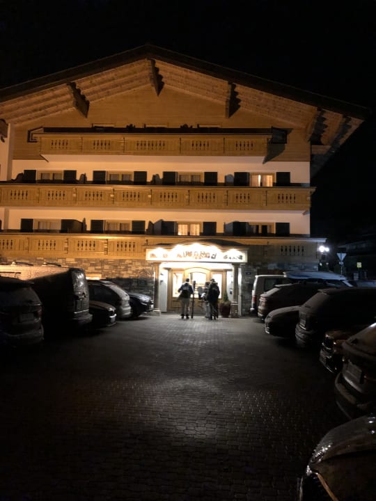 Außenansicht Hotel Alpenland