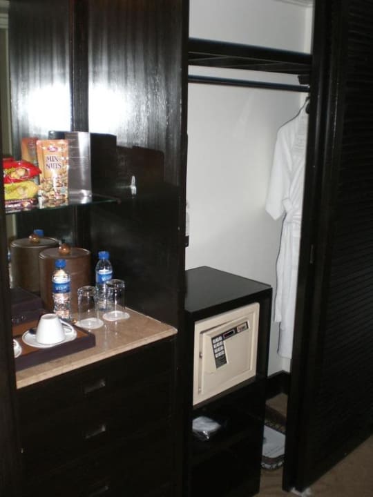 Schrank Hotel InterContinental Manila