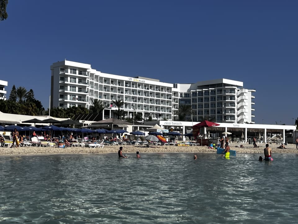 Außenansicht Hotel Vassos Nissi Plage