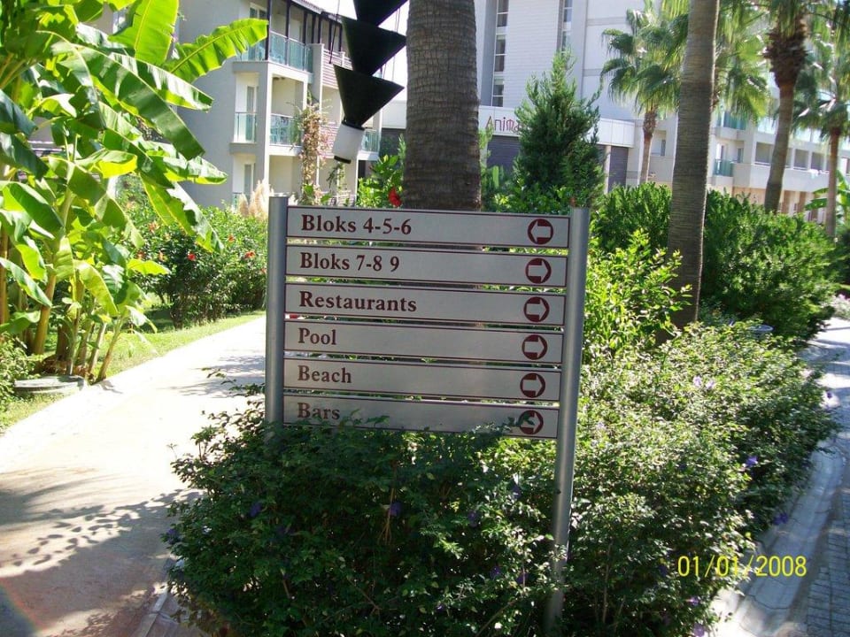 Weg vom Hauptgebäude zu den anderen Blocks  Sealife Buket Resort & Beach