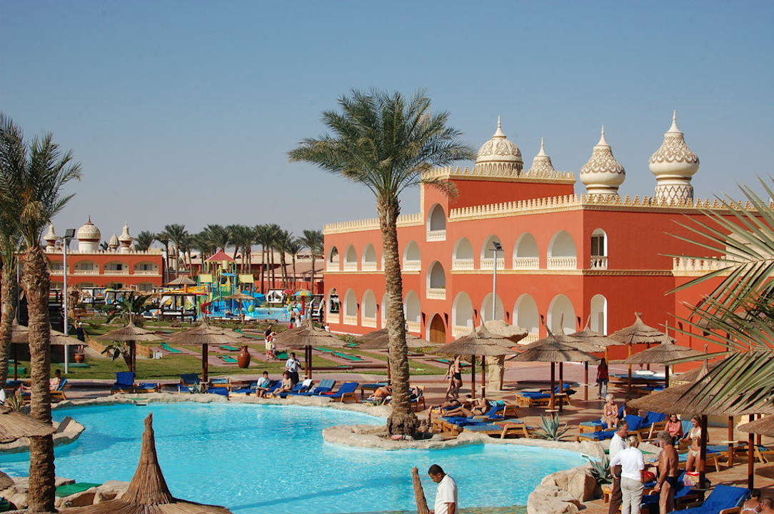 Панорама на корпуса Pickalbatros Alf Leila Wa Leila Resort - Neverland Hurghada