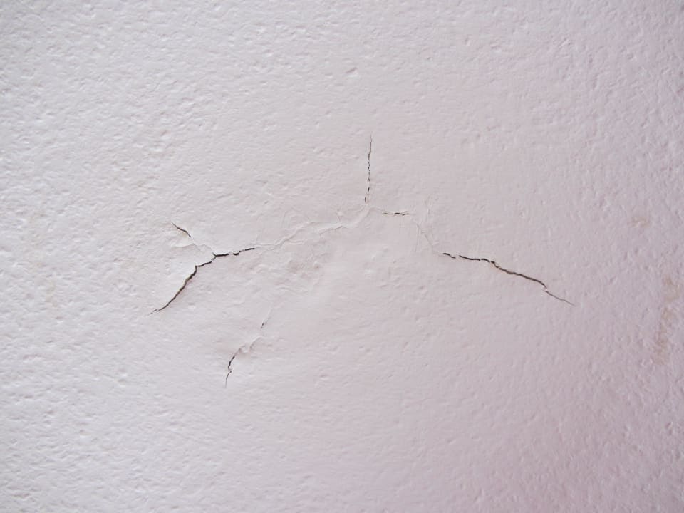 Loch in der Zimmerdecke Avalon Hotelpark Königshof