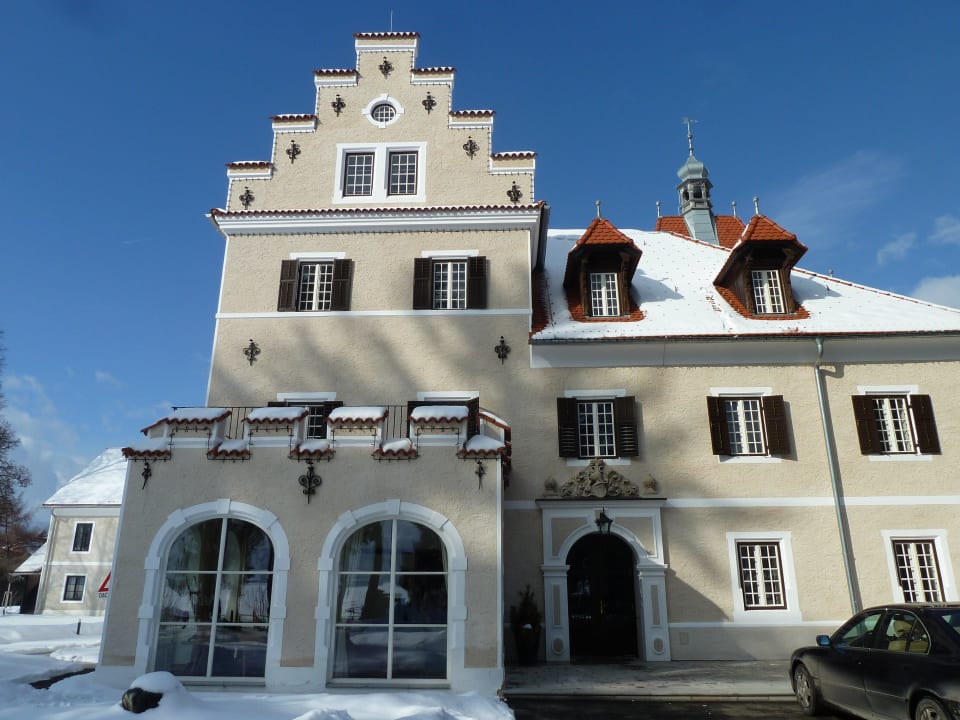 Eingang zum Hotel G'Schlössl Murtal