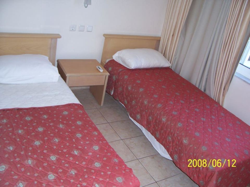 Zimmer Bett (Einzelbett) Grand Hotel Holiday Resort