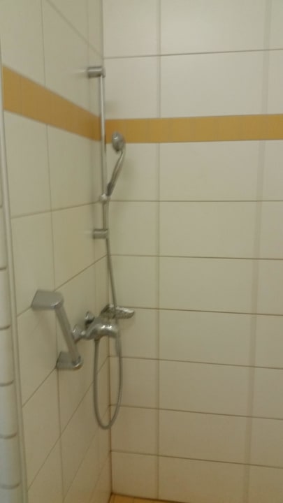 Dusche beim Haus Schwimmbad  Jagdhof