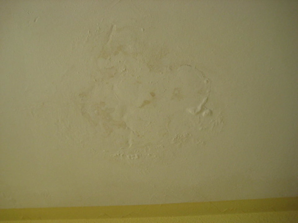 Schimmelfleck an der Decke im Schlafbereich Sentido Fido Punta del Mar – Adults only