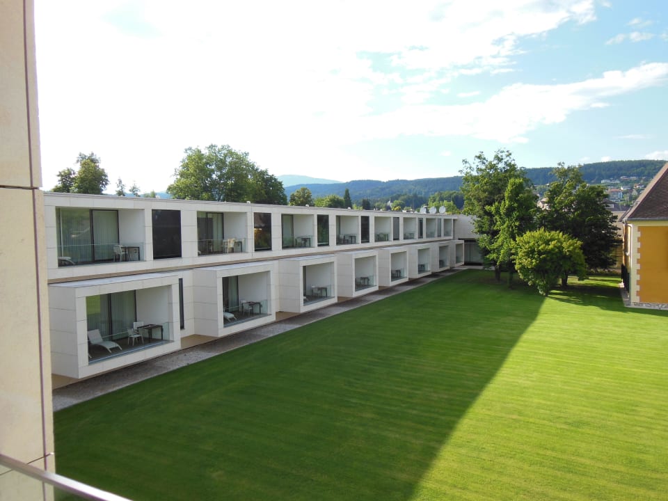 Juniorsuite Blick zum Garten Falkensteiner Schlosshotel Velden
