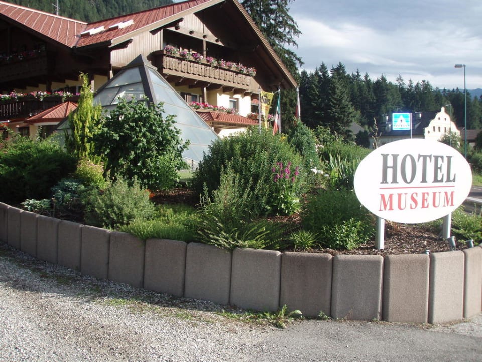 Eingangsschild Hotel Burgfrieden