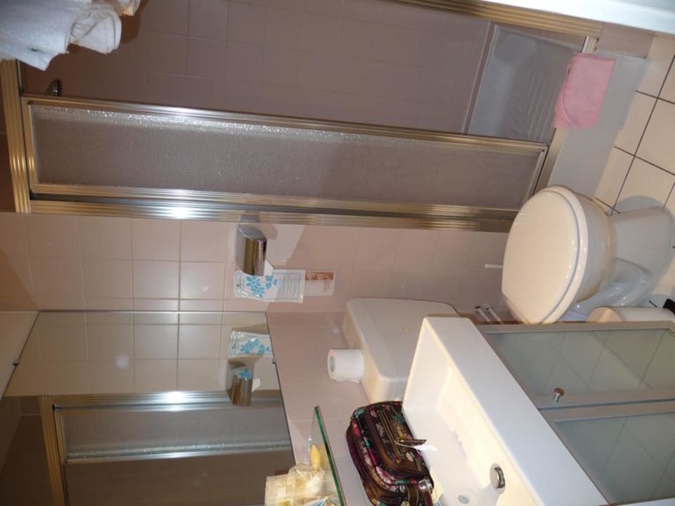 Bad vom Zimmer Nummer  5  / erster Stock Hôtel Léopold