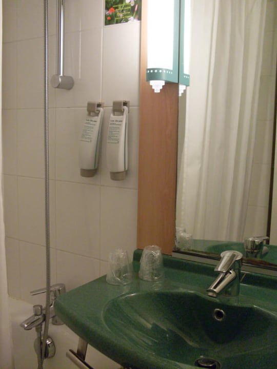 Kleines Bad ibis Paris 17 Clichy Batignolles