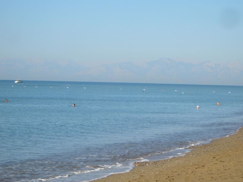 Meer mit Blick auf das Taurus Gebirge Papillon Belvil