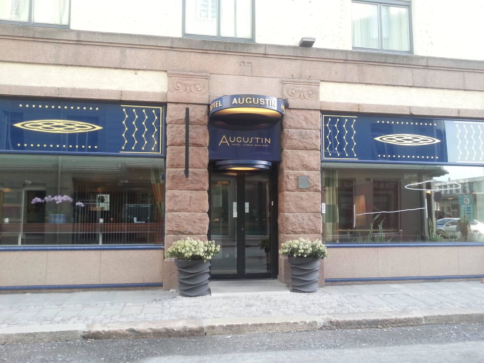 Hoteleingang Augustin Hotel
