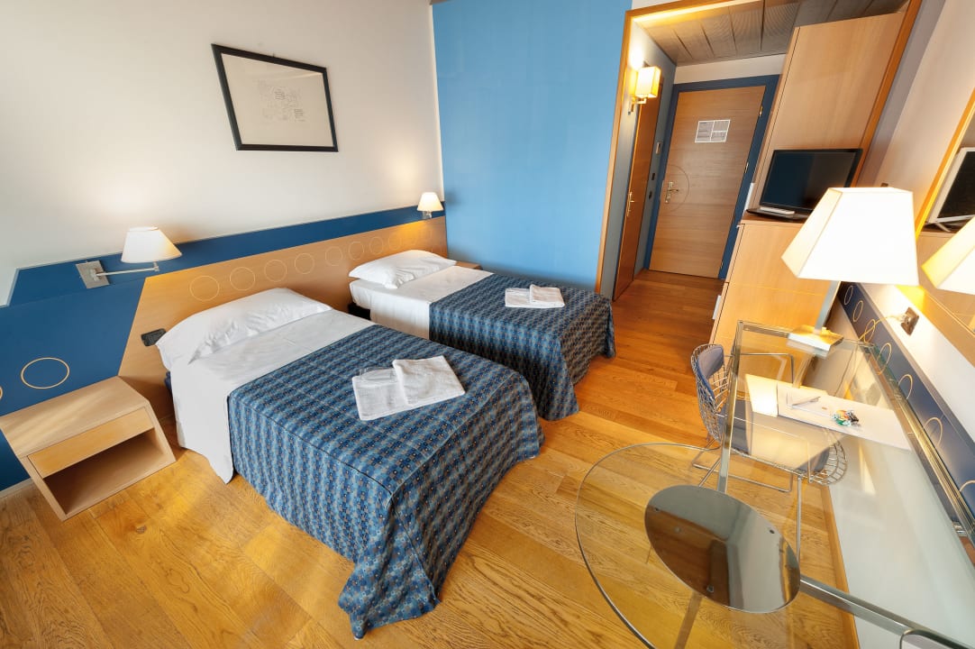 Zimmer West Point Airport Hotel