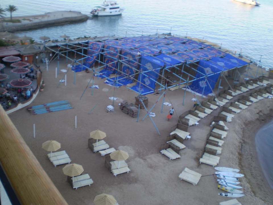 Aufbau vom Zelt SUNRISE Holidays Resort (Adults Only)
