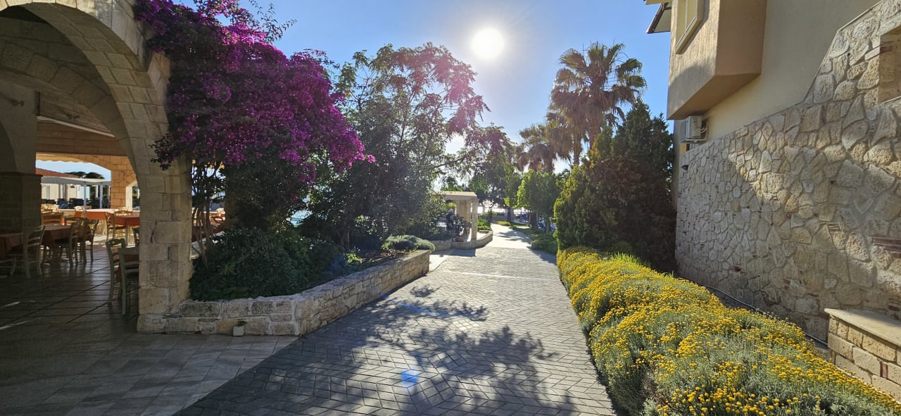 Gartenanlage Hotel Portes Beach