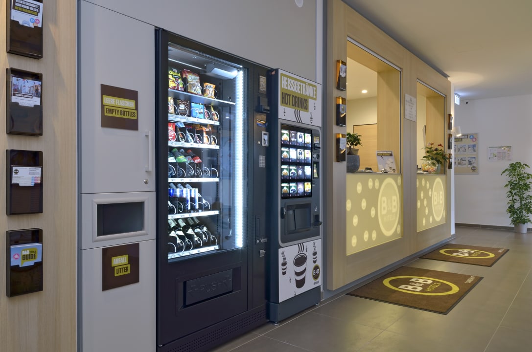 Lobby B&B Hotel Landshut