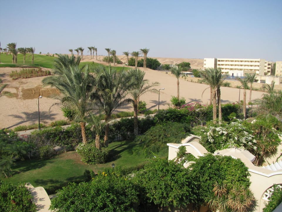 Blick von unserem Zimmer auf den Golfplatz Hotel JAZ Makadi Star & Spa