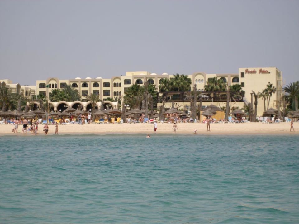 Blick vom Meer zum Hotel Hotel Paradis Palace