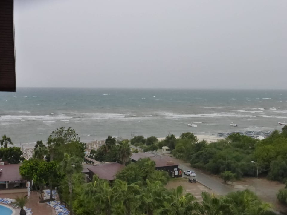 Sturm und Regen Hotel Grand Side