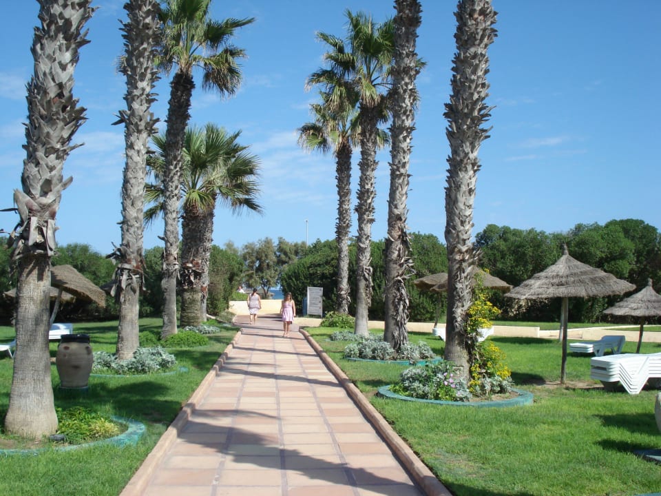 Weg zum Strand Sahara Beach Aquapark & Resort