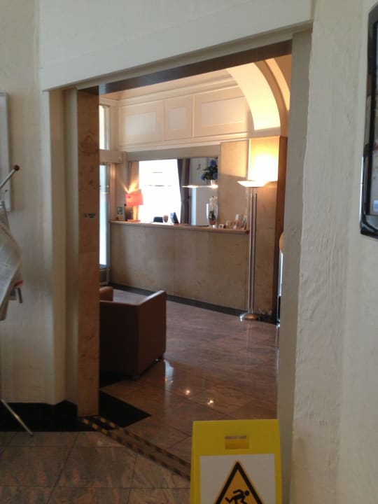 Rezeption Frühlings-Hotel