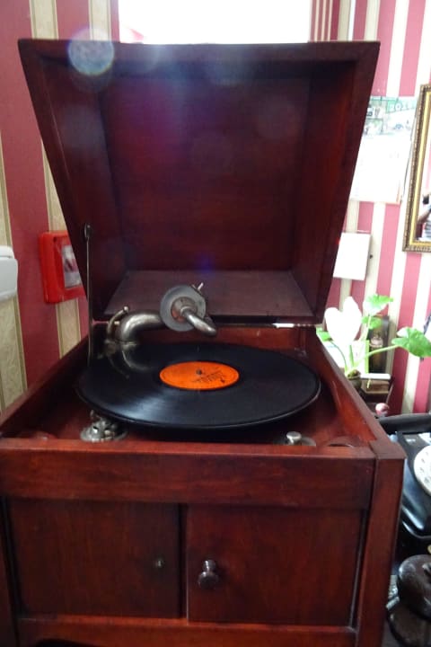 Schönes altes Stück an der Rezeption Hotel Ksiezycowy Dworek