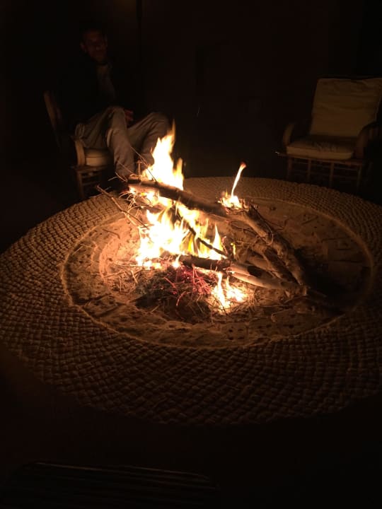 Lagerfeuer - es war sehr kühl nachts im März Adrere Amellal Eco Lodge